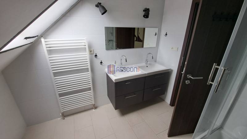 kupelna poschodie b.jpg